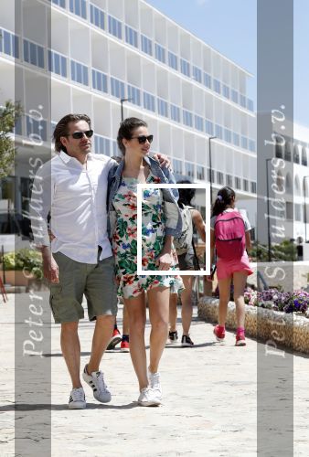 ibiza 29 april 2018
Ferri Somogyi heeft zijn zwangere vriendin Noelle ten huwelijk gevraagd op ibiza. she said YES