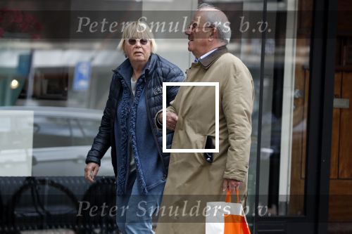 Amsterdam 23 april 2018
Frans Weisglas met zijn vrouw op de beethovenstraat.