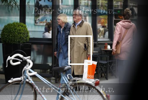 Amsterdam 23 april 2018
Frans Weisglas met zijn vrouw op de beethovenstraat.