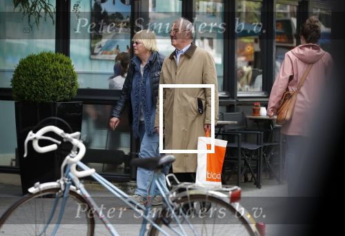 Amsterdam 23 april 2018
Frans Weisglas met zijn vrouw op de beethovenstraat.