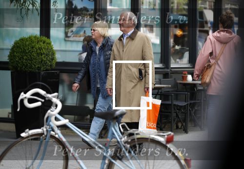 Amsterdam 23 april 2018
Frans Weisglas met zijn vrouw op de beethovenstraat.