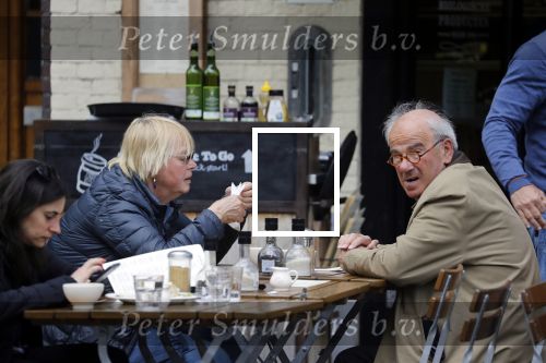 Amsterdam 23 april 2018
Frans Weisglas met zijn vrouw op de beethovenstraat.