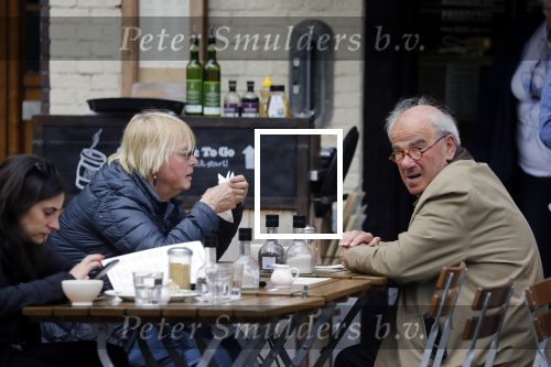 Amsterdam 23 april 2018
Frans Weisglas met zijn vrouw op de beethovenstraat.