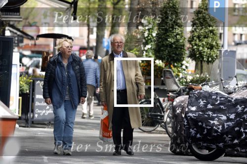 Amsterdam 23 april 2018
Frans Weisglas met zijn vrouw op de beethovenstraat.