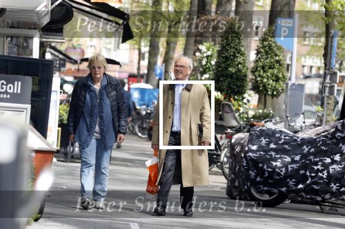 Amsterdam 23 april 2018
Frans Weisglas met zijn vrouw op de beethovenstraat.