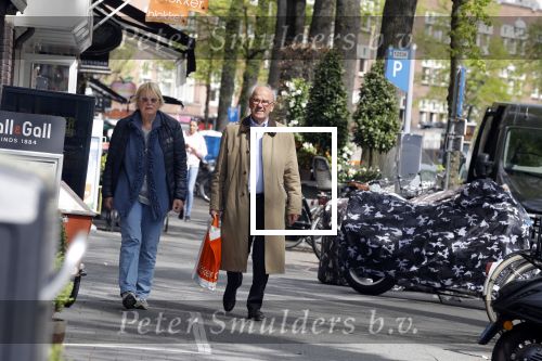 Amsterdam 23 april 2018
Frans Weisglas met zijn vrouw op de beethovenstraat.
