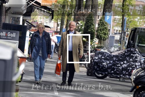 Amsterdam 23 april 2018
Frans Weisglas met zijn vrouw op de beethovenstraat.