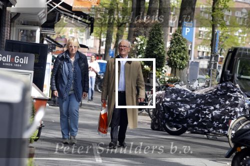 Amsterdam 23 april 2018
Frans Weisglas met zijn vrouw op de beethovenstraat.