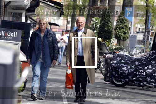 Amsterdam 23 april 2018
Frans Weisglas met zijn vrouw op de beethovenstraat.