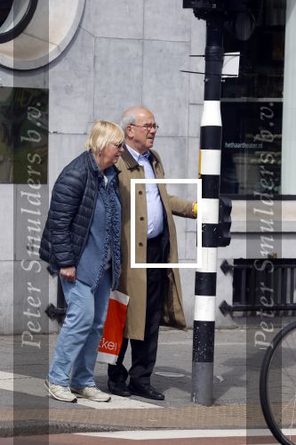 Amsterdam 23 april 2018
Frans Weisglas met zijn vrouw op de beethovenstraat.