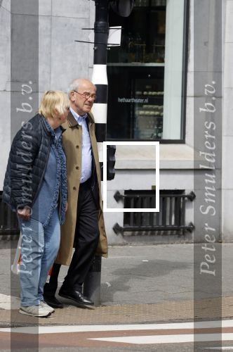 Amsterdam 23 april 2018
Frans Weisglas met zijn vrouw op de beethovenstraat.