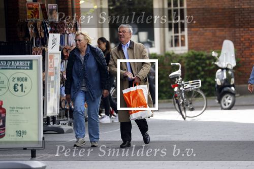Amsterdam 23 april 2018
Frans Weisglas met zijn vrouw op de beethovenstraat.