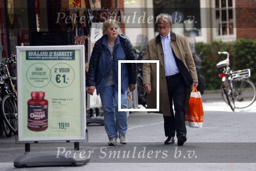 Amsterdam 23 april 2018
Frans Weisglas met zijn vrouw op de beethovenstraat.