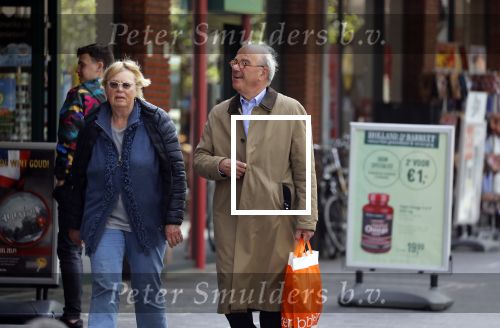 Amsterdam 23 april 2018
Frans Weisglas met zijn vrouw op de beethovenstraat.