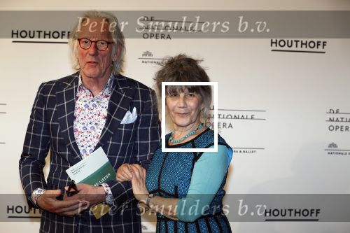 Amsterdam 18 april 2018
 Koning Willem-Alexander en koningin Maxima wonen de premiere bij van Gurre-Lieder in de Nationale Opera & Ballet in de stopera. Freek de Jonge met zijn vrouw Hella Asser