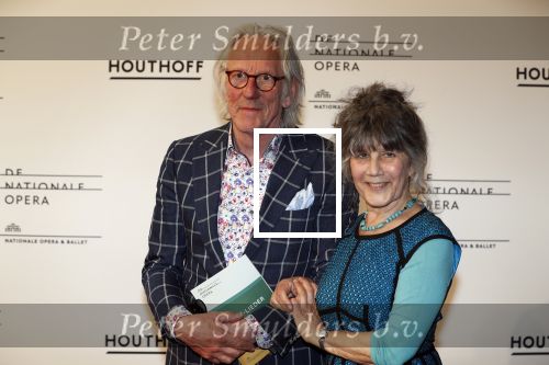 Amsterdam 18 april 2018
 Koning Willem-Alexander en koningin Maxima wonen de premiere bij van Gurre-Lieder in de Nationale Opera & Ballet in de stopera. Freek de Jonge met zijn vrouw Hella Asser
