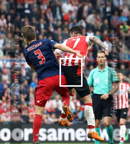 Eindhoven, 15 April 2018
PSV-AJAX, eindstand 3-0 en Landskampioen Seizoen 2017-2018
Gaston Pereiro in duel Joel Veltman