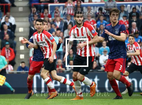 Eindhoven, 15 April 2018
PSV-AJAX, eindstand 3-0 en Landskampioen Seizoen 2017-2018
Gaston Pereiro in duel Joel Veltman