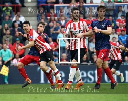 Eindhoven, 15 April 2018
PSV-AJAX, eindstand 3-0 en Landskampioen Seizoen 2017-2018
Gaston Pereiro in duel Joel Veltman