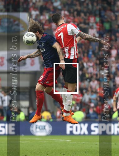 Eindhoven, 15 April 2018
PSV-AJAX, eindstand 3-0 en Landskampioen Seizoen 2017-2018
Gaston Pereiro in duel met Lasse Schone
