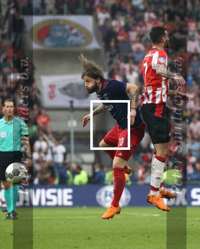 Eindhoven, 15 April 2018
PSV-AJAX, eindstand 3-0 en Landskampioen Seizoen 2017-2018
Gaston Pereiro in duel met Lasse Schone