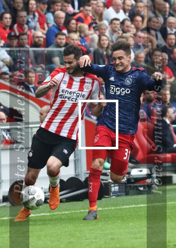 Eindhoven, 15 April 2018
PSV-AJAX, eindstand 3-0 en Landskampioen Seizoen 2017-2018
Gaston Pereiro in duel met Max Wober