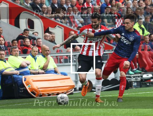Eindhoven, 15 April 2018
PSV-AJAX, eindstand 3-0 en Landskampioen Seizoen 2017-2018
Gaston Pereiro in duel met Max Wober
