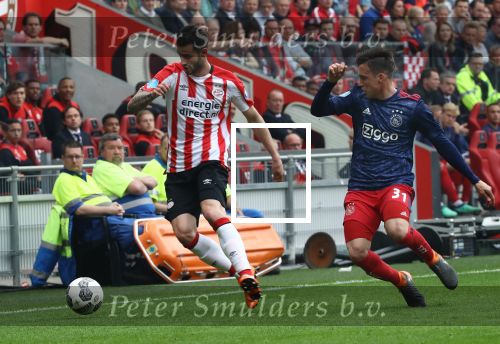 Eindhoven, 15 April 2018
PSV-AJAX, eindstand 3-0 en Landskampioen Seizoen 2017-2018
Gaston Pereiro in duel met Max Wober