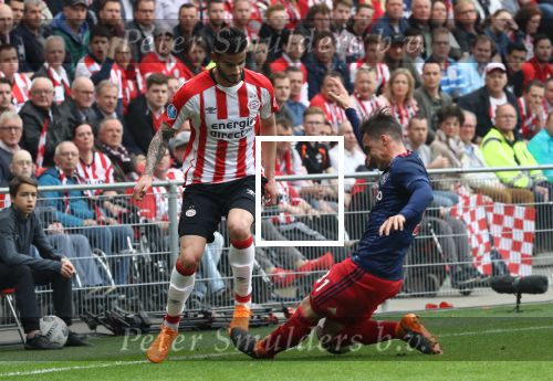 Eindhoven, 15 April 2018
PSV-AJAX, eindstand 3-0 en Landskampioen Seizoen 2017-2018
Gaston Pereiro in duel met Max Wober