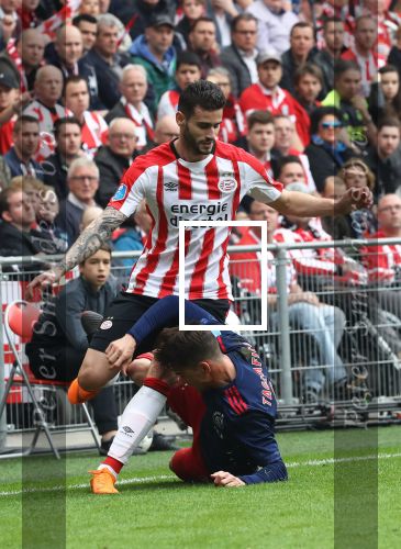 Eindhoven, 15 April 2018
PSV-AJAX, eindstand 3-0 en Landskampioen Seizoen 2017-2018
Gaston Pereiro in duel met Max Wober