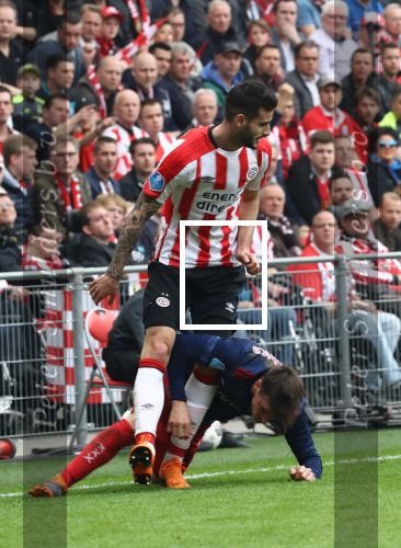 Eindhoven, 15 April 2018
PSV-AJAX, eindstand 3-0 en Landskampioen Seizoen 2017-2018
Gaston Pereiro in duel met Max Wober