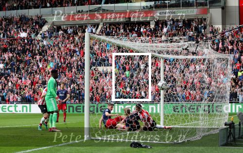 Eindhoven, 15 April 2018
PSV-AJAX, eindstand 3-0 en Landskampioen Seizoen 2017-2018
Gaston Pereiro scoort 1-0