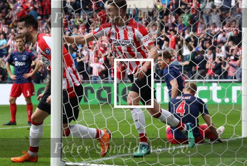 Eindhoven, 15 April 2018
PSV-AJAX, eindstand 3-0 en Landskampioen Seizoen 2017-2018
Gaston Pereiro scoort 1-0