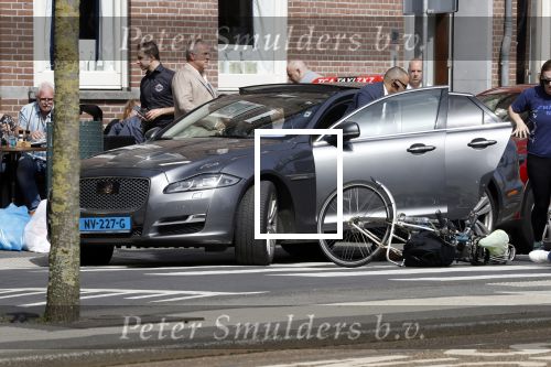 Amsterdam 8 april 2018
Gordon bij zijn koffieshop Blushing . Ongeluk voor de deur bij Gordon
