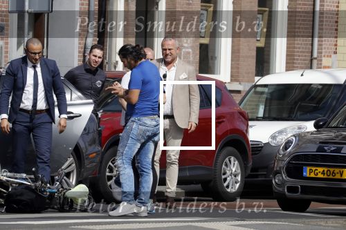 Amsterdam 8 april 2018
Gordon bij zijn koffieshop Blushing . Ongeluk voor de deur bij Gordon