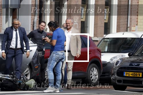Amsterdam 8 april 2018
Gordon bij zijn koffieshop Blushing . Ongeluk voor de deur bij Gordon
