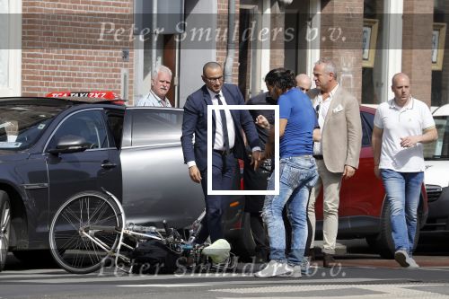 Amsterdam 8 april 2018
Gordon bij zijn koffieshop Blushing . Ongeluk voor de deur bij Gordon