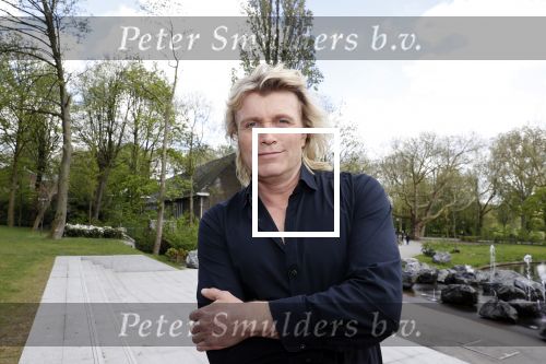 Amsterdam 25 september 2018
Presentatie lâ€™Homo van het blad Linda in Hotel Arena. Linda de Mol reikt het eerste exemplaar uit aan Erwin Olaf Hans v Manen en Hans Klok .