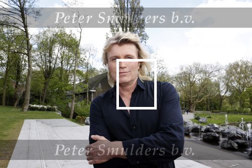 Amsterdam 25 september 2018
Presentatie lâ€™Homo van het blad Linda in Hotel Arena. Linda de Mol reikt het eerste exemplaar uit aan Erwin Olaf Hans v Manen en Hans Klok .