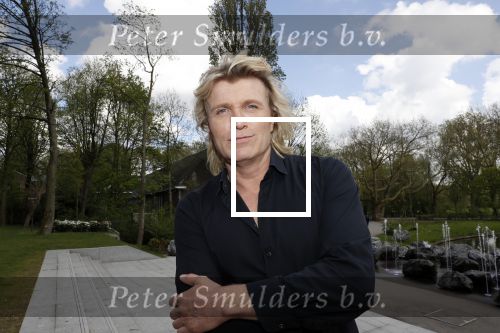 Amsterdam 25 september 2018
Presentatie lâ€™Homo van het blad Linda in Hotel Arena. Linda de Mol reikt het eerste exemplaar uit aan Erwin Olaf Hans v Manen en Hans Klok .