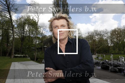 Amsterdam 25 september 2018
Presentatie lâ€™Homo van het blad Linda in Hotel Arena. Linda de Mol reikt het eerste exemplaar uit aan Erwin Olaf Hans v Manen en Hans Klok .
