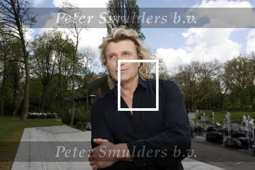 Amsterdam 25 september 2018
Presentatie lâ€™Homo van het blad Linda in Hotel Arena. Linda de Mol reikt het eerste exemplaar uit aan Erwin Olaf Hans v Manen en Hans Klok .