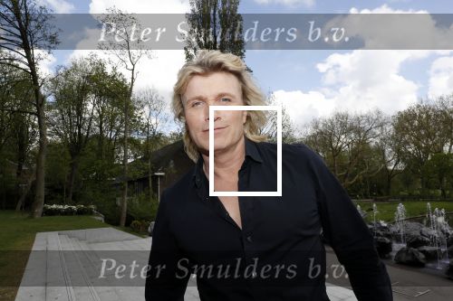 Amsterdam 25 september 2018
Presentatie lâ€™Homo van het blad Linda in Hotel Arena. Linda de Mol reikt het eerste exemplaar uit aan Erwin Olaf Hans v Manen en Hans Klok .