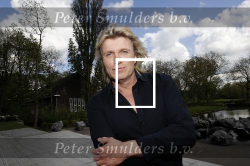 Amsterdam 25 september 2018
Presentatie lâ€™Homo van het blad Linda in Hotel Arena. Linda de Mol reikt het eerste exemplaar uit aan Erwin Olaf Hans v Manen en Hans Klok .