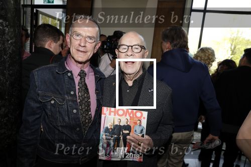 Amsterdam 25 september 2018
Presentatie lâ€™Homo van het blad Linda in Hotel Arena. Linda de Mol reikt het eerste exemplaar uit aan Erwin Olaf Hans v Manen en Hans Klok . Hans van Manen met partner Henk
