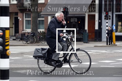 Amsterdam 10 april 2018
Henk Spaan bellend op de fiets in Amsterdam