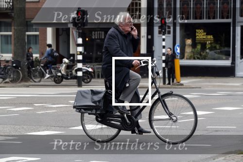 Amsterdam 10 april 2018
Henk Spaan bellend op de fiets in Amsterdam