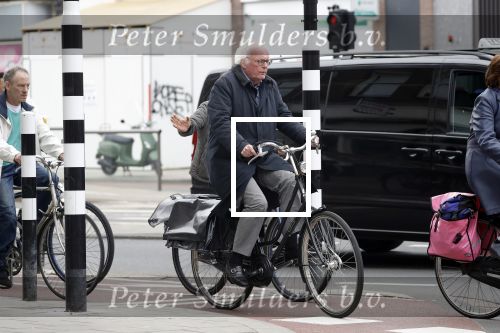 Amsterdam 10 april 2018
Henk Spaan bellend op de fiets in Amsterdam