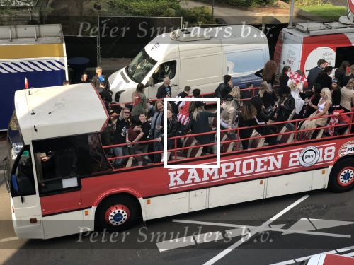 Eindhoven, 16 April 2018
PSV-AJAX, eindstand 3-0 en Landskampioen Seizoen 2017-2018
Huldiging op het gemeentehuis Eindhoven