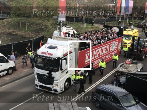 Eindhoven, 16 April 2018
PSV-AJAX, eindstand 3-0 en Landskampioen Seizoen 2017-2018
Huldiging op het gemeentehuis Eindhoven